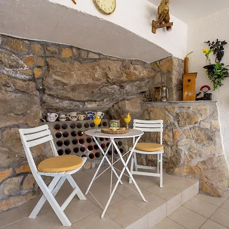 Awesome In With Outdoor Swimming Pool *