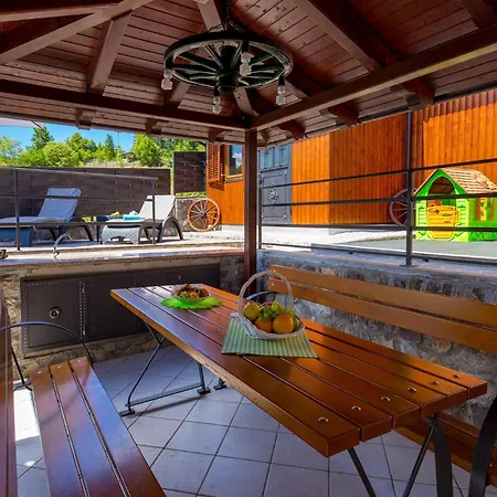 Awesome In With Outdoor Swimming Pool * Pasjak